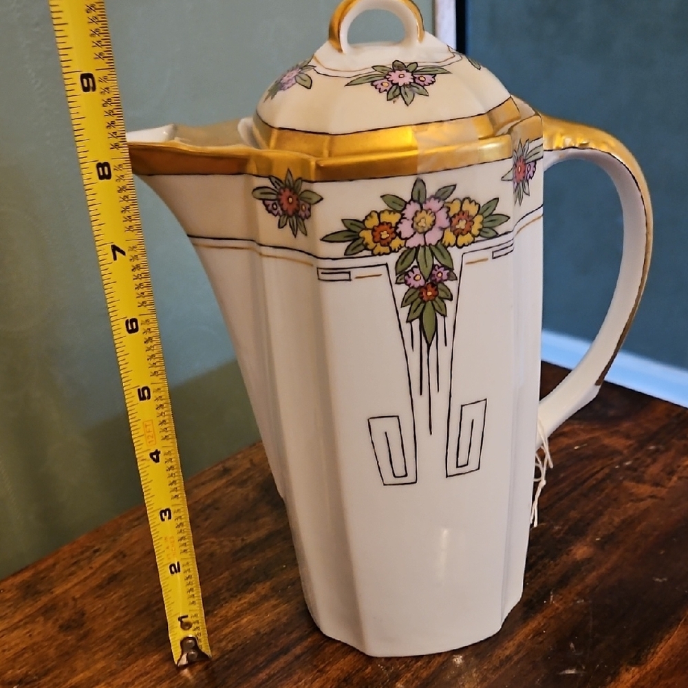 Elegant White and Gold Floral Antique Hot Chocolate Pot.  1891 - 1921 - Picture 3 of 3